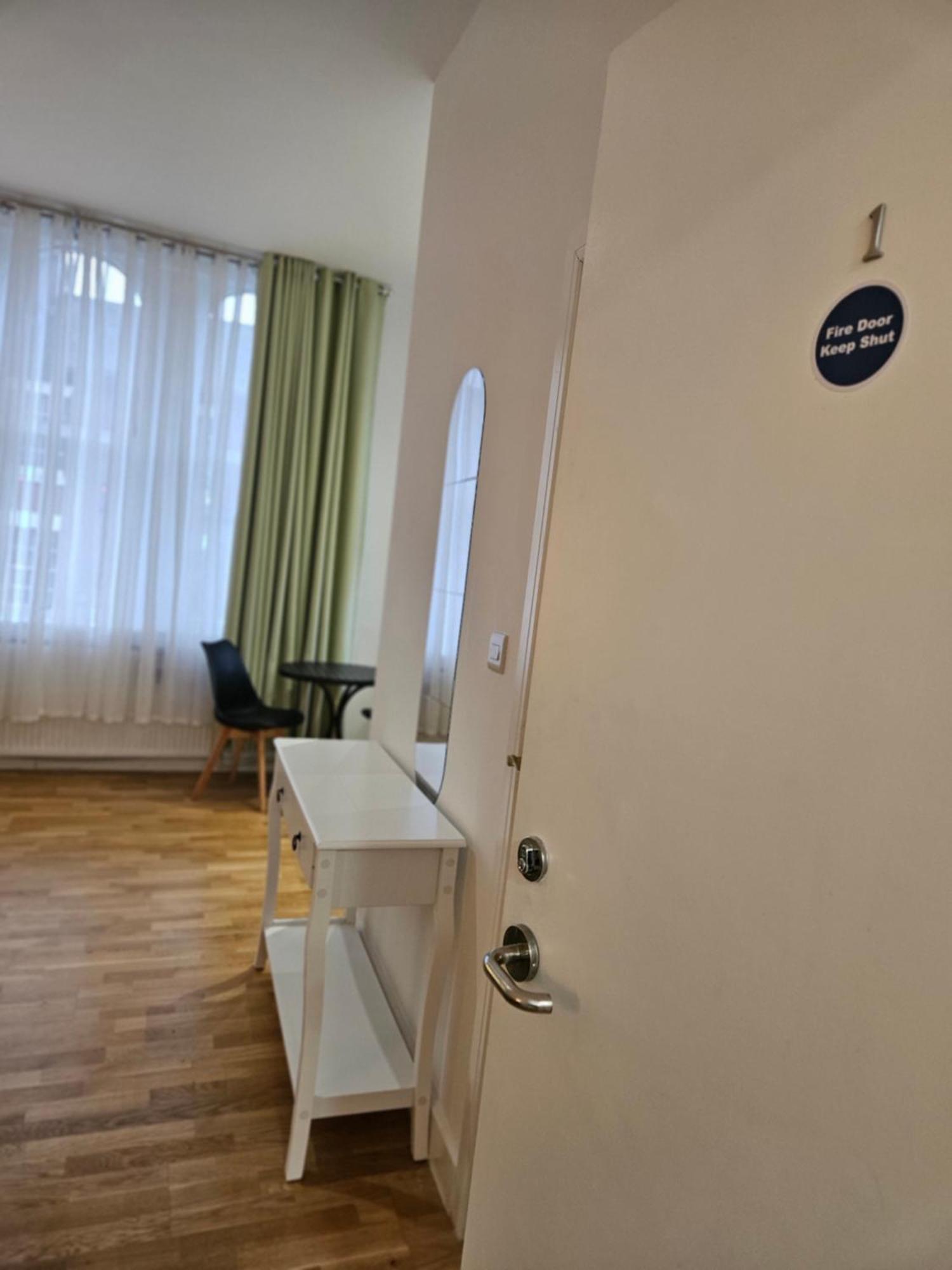 Central Chambers Suites - Suite 1 利克 外观 照片